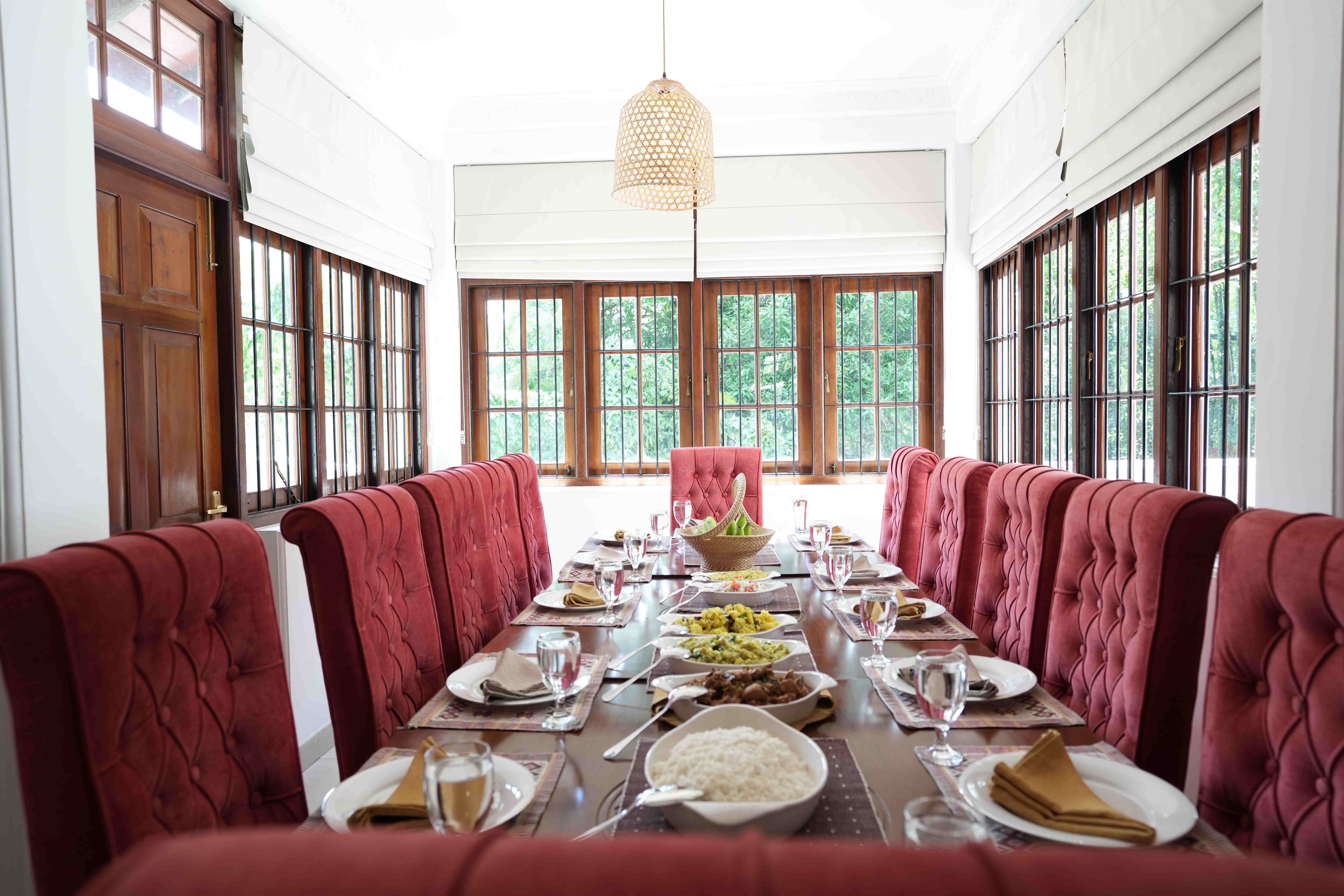 Relaxing Pothgula (library) or Midula (garden) at Muthu Villa